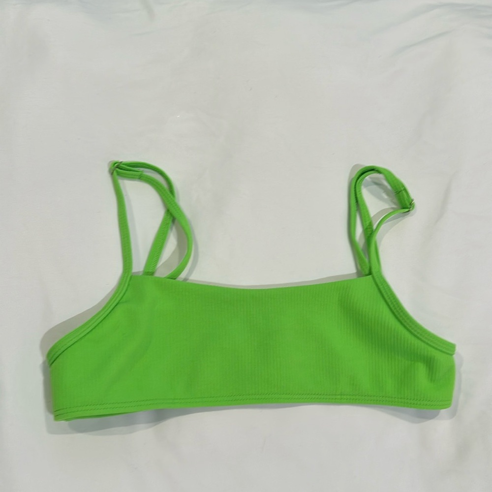 Ribbed bikini top, missing pads